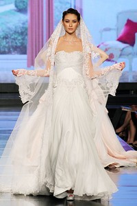 Sally Koeswanto Flor Del Amor. Jakarta Fashion & Food Festival 2012 at Ballroom Hotel Harris. Kelapa Gading. Jakarta. [Foto: Mohammad Abduh/Wolipop]