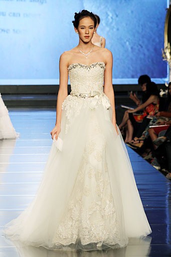 Sally Koeswanto Flor Del Amor. Jakarta Fashion & Food Festival 2012 at Ballroom Hotel Harris. Kelapa Gading. Jakarta. [Foto: Mohammad Abduh/Wolipop]