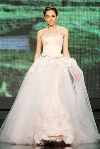 Sally Koeswanto Flor Del Amor. Jakarta Fashion & Food Festival 2012 at Ballroom Hotel Harris. Kelapa Gading. Jakarta. [Foto: Mohammad Abduh/Wolipop]