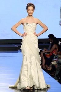 Sally Koeswanto Flor Del Amor. Jakarta Fashion & Food Festival 2012 at Ballroom Hotel Harris. Kelapa Gading. Jakarta. [Foto: Mohammad Abduh/Wolipop]