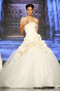 Sally Koeswanto Flor Del Amor. Jakarta Fashion & Food Festival 2012 at Ballroom Hotel Harris. Kelapa Gading. Jakarta. [Foto: Mohammad Abduh/Wolipop]