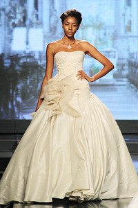 Sally Koeswanto Flor Del Amor. Jakarta Fashion & Food Festival 2012 at Ballroom Hotel Harris. Kelapa Gading. Jakarta. [Foto: Mohammad Abduh/Wolipop]