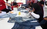 Hal itu dilakukan oleh Levis dalam rangka menyambut Hari Kartini yang diberi tajuk Recycle Jeans Program selama bulan April hingga awal Mei kemarin.