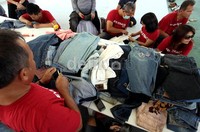 Barang yang sudah jadi dijual dengan harga yang relatif sangat murah, namun tetap berkualitas.