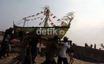 Larung Sesaji Wujud Syukur Nelayan Jakarta
