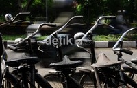 Saat ini keberadaan sepeda tua (onthel) makin terpinggirkan dengan berbagai merk sepeda modern, namun dibeberapa wilayah keberadaan klab onthel nampak masih terus eksis.
