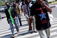 Menurut para pedemo, peristiwa penembakan terakhir terjadi pada 15 Mei lalu oleh kelompok yang belum dikenali. Mereka menuntut Polri mengusut kasus tersebut.