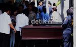 Tangis Keluarga Korban Sukhoi Pecah di RS Polri