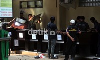 Mereka hanya diperbolehkan melihat jenazah selama 10 menit.