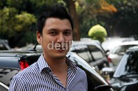 Suami Titi Kamal itu menjelaskan kalau penipuan terjadi sejak tahun lalu. Gusmun/detikHot.