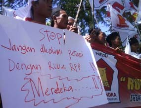 Ribuan Orang Beratribut Gerindra Tolak RUU dan RPP Tembakau