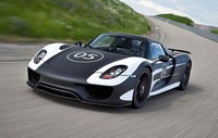 Meski begitu Porsche mengatakan kalau headlamp dan kaki mobil ini sebenarnya menyiratkan nuansa mobil balap Porsche 917 yang legendaris. (dok Porsche)