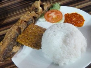 Huah..huah Disengat Pecel Lele si Raja