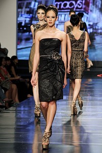 Sebastian Gunawan Urban Lady. Jakarta Fashion & Food Festival 2012 at Ballroom Hotel Harris. Kelapa Gading. Jakarta Utara. [Foto: Mohammad Abduh/Wolipop]