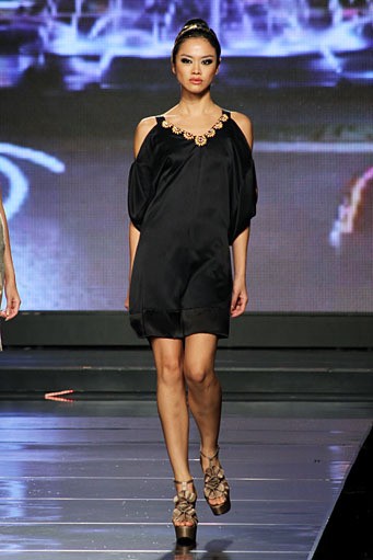 Sebastian Gunawan Urban Lady. Jakarta Fashion & Food Festival 2012 at Ballroom Hotel Harris. Kelapa Gading. Jakarta Utara. [Foto: Mohammad Abduh/Wolipop]