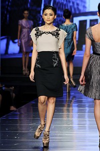 Sebastian Gunawan Urban Lady. Jakarta Fashion & Food Festival 2012 at Ballroom Hotel Harris. Kelapa Gading. Jakarta Utara. [Foto: Mohammad Abduh/Wolipop]