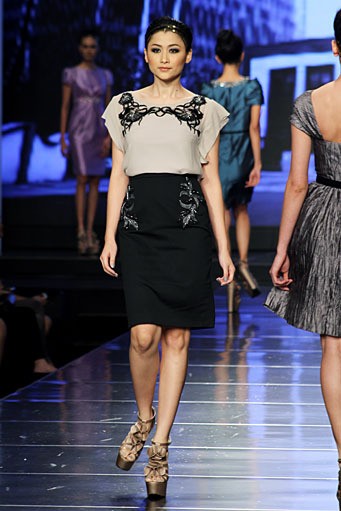 Sebastian Gunawan Urban Lady. Jakarta Fashion & Food Festival 2012 at Ballroom Hotel Harris. Kelapa Gading. Jakarta Utara. [Foto: Mohammad Abduh/Wolipop]