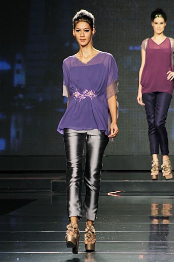 Sebastian Gunawan Urban Lady. Jakarta Fashion & Food Festival 2012 at Ballroom Hotel Harris. Kelapa Gading. Jakarta Utara. [Foto: Mohammad Abduh/Wolipop]