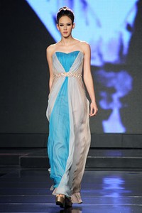 Sebastian Gunawan Urban Lady. Jakarta Fashion & Food Festival 2012 at Ballroom Hotel Harris. Kelapa Gading. Jakarta Utara. [Foto: Mohammad Abduh/Wolipop]