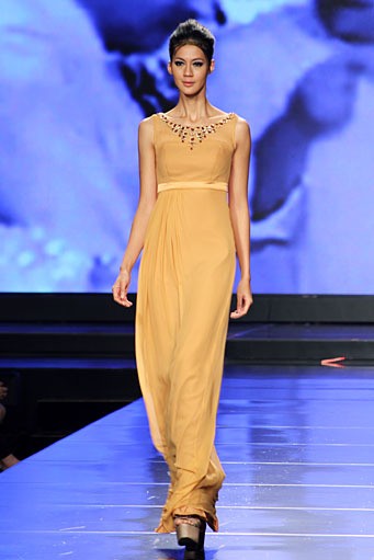 Sebastian Gunawan Urban Lady. Jakarta Fashion & Food Festival 2012 at Ballroom Hotel Harris. Kelapa Gading. Jakarta Utara. [Foto: Mohammad Abduh/Wolipop]