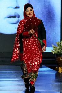 Anne Avantie Mata Hati. Persembahan Kasih untuk Titiek Puspa. Jakarta Fashion & Food Festival 2012 at Ballroom Hotel Harris. Kelapa Gading. Jakarta. [Foto: Mohammad Abduh/Wolipop]