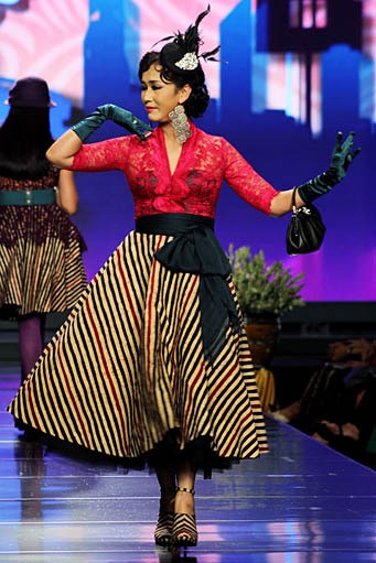 Anne Avantie Mata Hati. Persembahan Kasih untuk Titiek Puspa. Jakarta Fashion & Food Festival 2012 at Ballroom Hotel Harris. Kelapa Gading. Jakarta. [Foto: Mohammad Abduh/Wolipop]