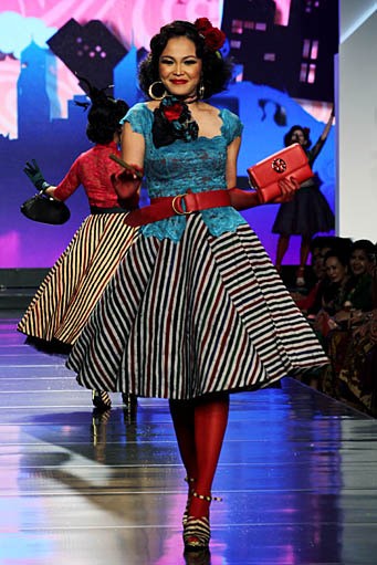 Anne Avantie Mata Hati. Persembahan Kasih untuk Titiek Puspa. Jakarta Fashion & Food Festival 2012 at Ballroom Hotel Harris. Kelapa Gading. Jakarta. [Foto: Mohammad Abduh/Wolipop]