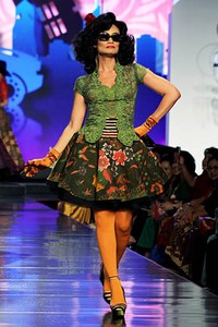 Anne Avantie Mata Hati. Persembahan Kasih untuk Titiek Puspa. Jakarta Fashion & Food Festival 2012 at Ballroom Hotel Harris. Kelapa Gading. Jakarta. [Foto: Mohammad Abduh/Wolipop]