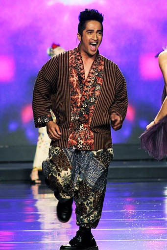 Anne Avantie Mata Hati. Persembahan Kasih untuk Titiek Puspa. Jakarta Fashion & Food Festival 2012 at Ballroom Hotel Harris. Kelapa Gading. Jakarta. [Foto: Mohammad Abduh/Wolipop]