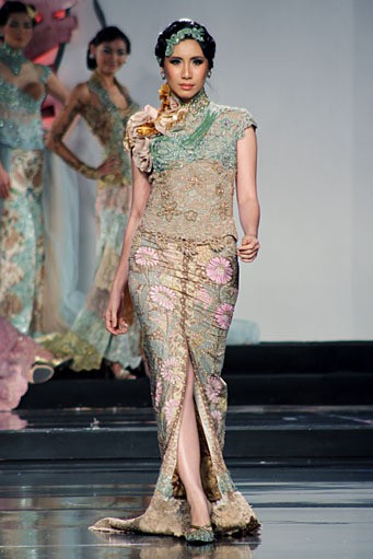 Anne Avantie Mata Hati. Persembahan Kasih untuk Titiek Puspa. Jakarta Fashion & Food Festival 2012 at Ballroom Hotel Harris. Kelapa Gading. Jakarta. [Foto: Mohammad Abduh/Wolipop]