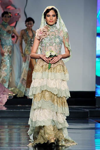 Anne Avantie Mata Hati. Persembahan Kasih untuk Titiek Puspa. Jakarta Fashion & Food Festival 2012 at Ballroom Hotel Harris. Kelapa Gading. Jakarta. [Foto: Mohammad Abduh/Wolipop]