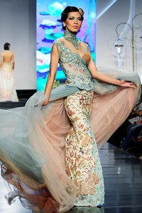 Anne Avantie Mata Hati. Persembahan Kasih untuk Titiek Puspa. Jakarta Fashion & Food Festival 2012 at Ballroom Hotel Harris. Kelapa Gading. Jakarta. [Foto: Mohammad Abduh/Wolipop]