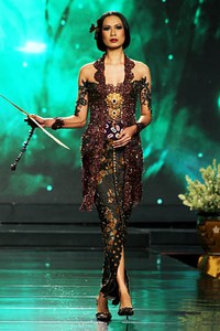 Anne Avantie Mata Hati. Persembahan Kasih untuk Titiek Puspa. Jakarta Fashion & Food Festival 2012 at Ballroom Hotel Harris. Kelapa Gading. Jakarta. [Foto: Mohammad Abduh/Wolipop]