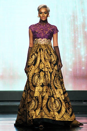 Anne Avantie Mata Hati. Persembahan Kasih untuk Titiek Puspa. Jakarta Fashion & Food Festival 2012 at Ballroom Hotel Harris. Kelapa Gading. Jakarta. [Foto: Mohammad Abduh/Wolipop]