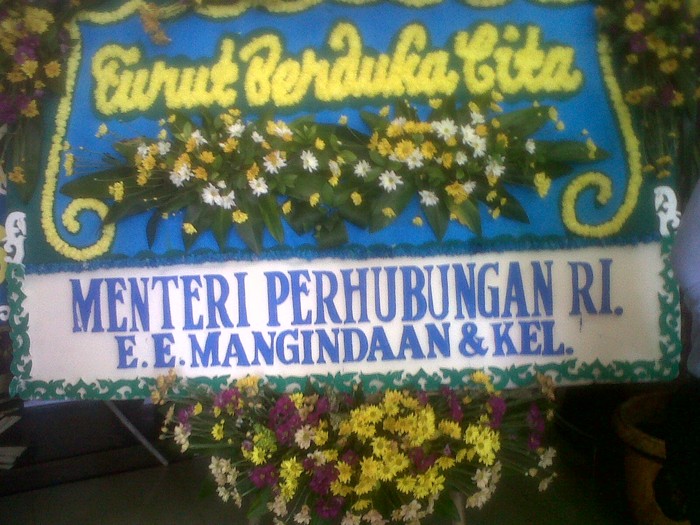 Puluhan Karangan Bunga Duka Cita Penuhi Bandara Halim