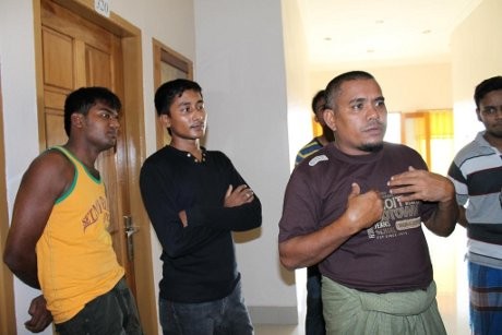 Tak Tahan Lapar & Dingin, 4 Imigran Asal Myanmar Menyerahkan Diri