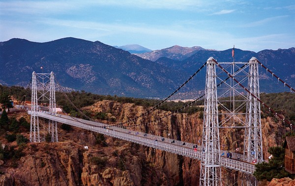 Hasil gambar untuk Jembatan Royal Gorge (Amerika)