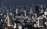 Bangkok berusaha untuk terus mengembangkan diri agar dapat menyaingi Singapura dan Hong Kong di kawasan Asia.