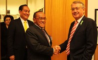 Ical bertemu Wakil Perdana Menteri Australia yang juga Menteri Keuangan Australia Wayne Swan. Chazizah/detikcom.
