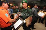 Tim SAR Pencari Sukhoi Nahas Terima Penghargaan