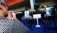 Keluarga berdoa untuk 2 wartawan TransTV yang menjadi korban tragedi Sukhoi.