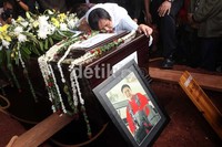 Suasana duka menyelimuti pemakaman Dody Aviantara.
