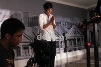 Nathan yang tak mengerti bahasa Indonesia itu menyanyikan ulang lagu Terlanjur Sayang. Gus Mun/detikcom.