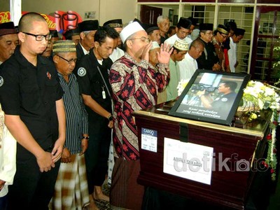 Jenazah Kameramen TransTV Korban Sukhoi Disalatkan