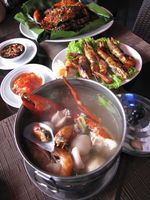 Dibelai Nikmat Sedapnya Kepiting Asap Cendrawasih!