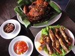 Dibelai Nikmat Sedapnya Kepiting Asap Cendrawasih!
