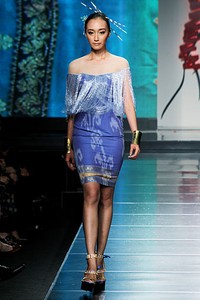 Didi Budiardjo Aurum Cantus. Cita Tenun Indonesia. Jakarta Fashion & Food Festival 2012 at Ballroom Hotel Harris Kelapa Gading. Jakarta. [Foto: Mohammad Abduh/Wolipop]