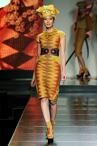 Priyo Oktaviano Kawaii Bali Cita Tenun Indonesia. Jakarta Fashion & Food Festival 2012 at Ballroom Hotel Harris. Kelapa Gading. Jakarta. [Foto: Mohammad Abduh/Wolipop]