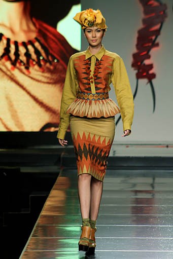 Priyo Oktaviano Kawaii Bali Cita Tenun Indonesia. Jakarta Fashion & Food Festival 2012 at Ballroom Hotel Harris. Kelapa Gading. Jakarta. [Foto: Mohammad Abduh/Wolipop]