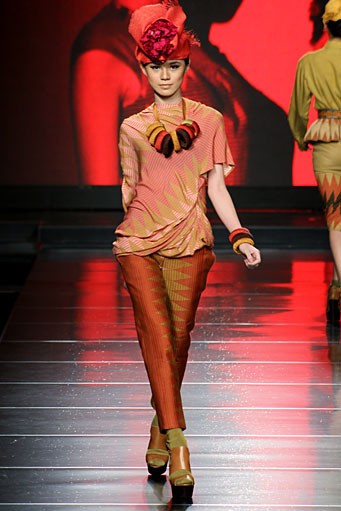 Priyo Oktaviano Kawaii Bali Cita Tenun Indonesia. Jakarta Fashion & Food Festival 2012 at Ballroom Hotel Harris. Kelapa Gading. Jakarta. [Foto: Mohammad Abduh/Wolipop]